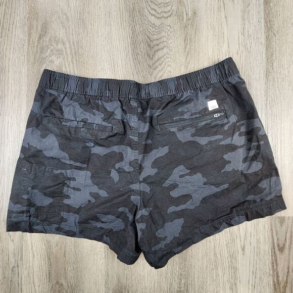 Vuori Ripstop Camo Shorts size XL - Picture 3 of 7